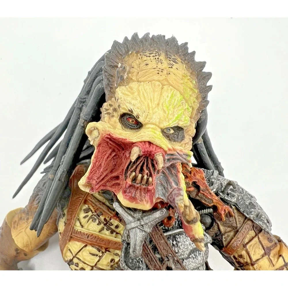 NECA AVP Requiem Unmasked Wolf Predator Figure Damaged Parts Repair 2008 Open